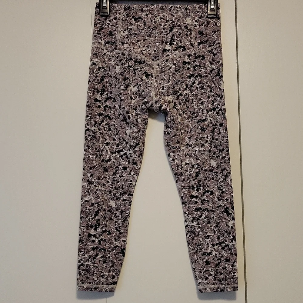 Athleta: Women's Printed Leggings - Picture 2 of 4